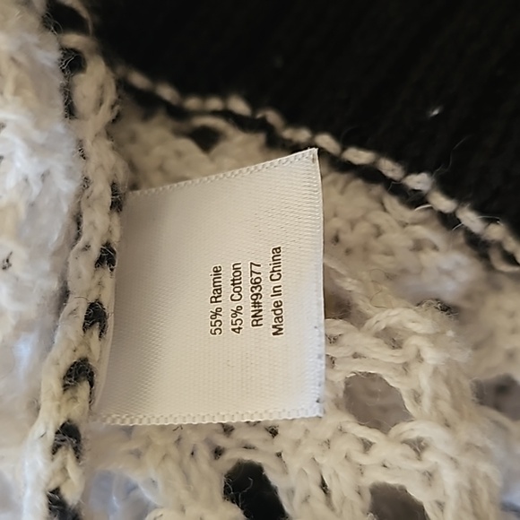 a.n.a a new approach white black color block lose knit sweater Plus 1X - Picture 7 of 7